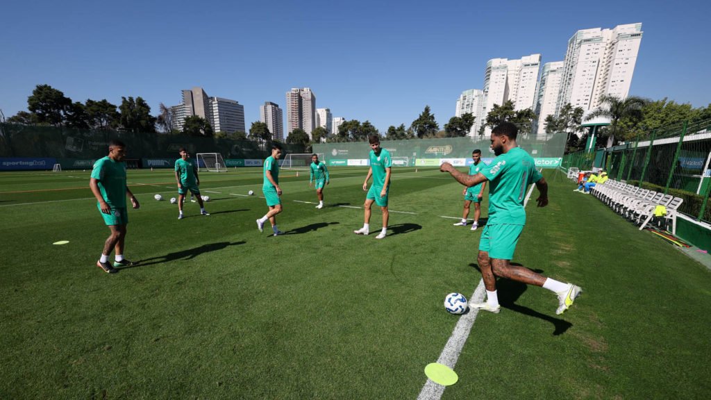 Reapresentação no Verdão!

🔹 Titulares: recovery
🔹 Demais + Crias do Sub-20: treino técnico
🔹 Bruno Rodrigues, Paulinho, Murilo e Felipe Anderson cronograma com o Núcleo de Saúde e Performance.

📷 Palmeiras