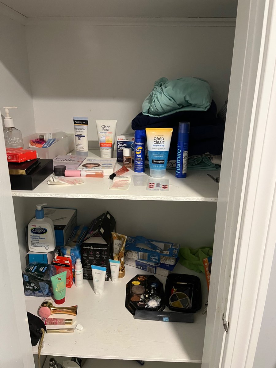 plushgardens's tweet image. Laz’s closet of cosmetic horror