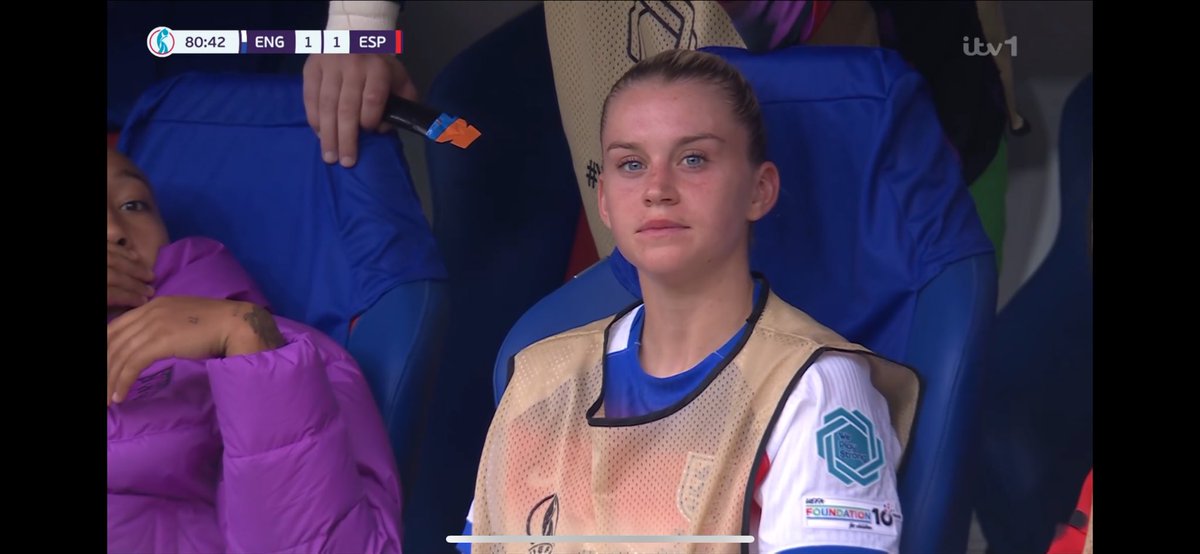 JustCiaa's tweet image. What’s Kalo doing on the England women’s Bench?