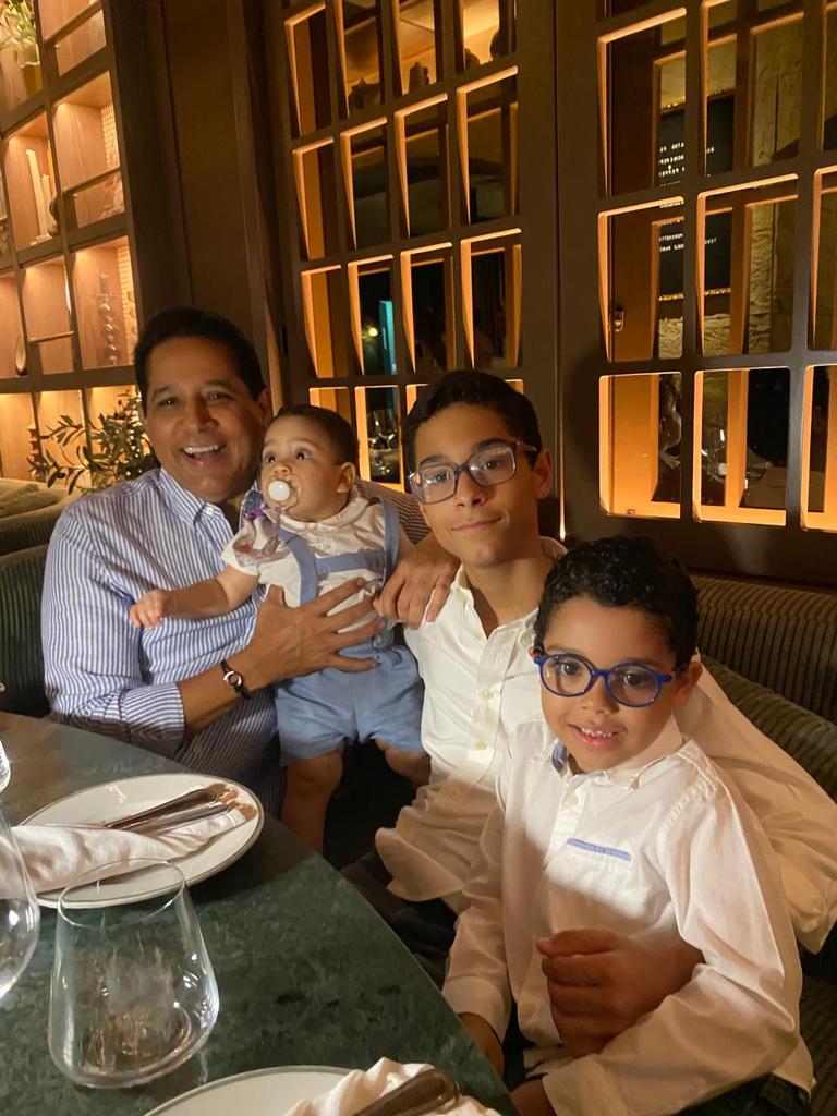 guiliani_john's tweet image. Con mis tres retoños más pequeños celebrando el día de los padres responsables!