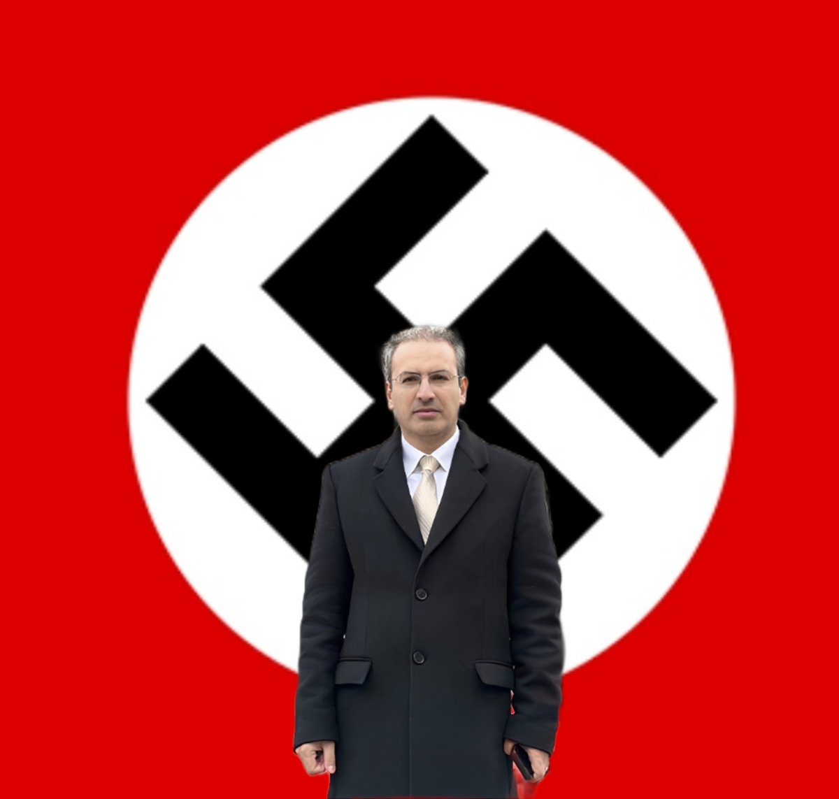 Chamroshirani's tweet image. یه سوال تو مراسم دیروز کلاشی دعوت نشده بود،
از دیروز تا حالا هم هیچ واکنشی به غوغای مونیخ نشون نداده،
دیگه امیدوارم بر حامیان دوزاریش مسجل شده باشه که این مهره سوخته به هیچ کجای پادشاهیخواهان و مبارزان نیست.
هنوز حواریون کلاشی اونو نخستوزیر میبینن؟!🤣