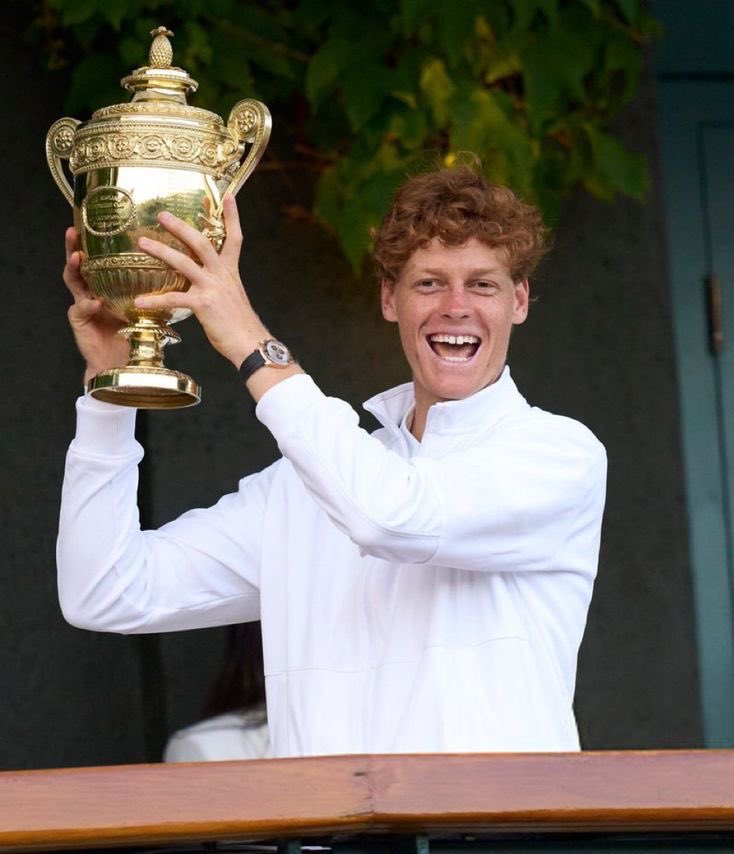 rybasinn's tweet photo. wimbledon champions🌱💚 https://t.co/VhsAAp7fXJ