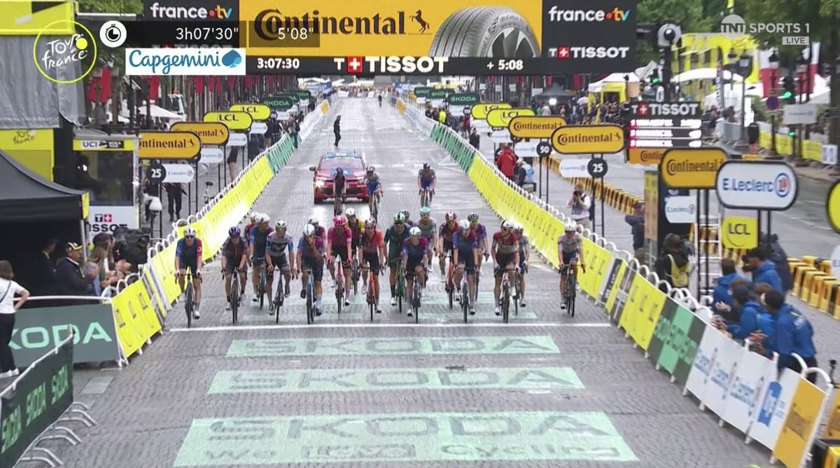 LosBrolin's tweet image. 2018 winner Geraint Thomas finishes his final Tour de France.
A champion, a teammate, a class act from start to finish. Merci, G, for the memories 👍 #TopLad #TDF2025