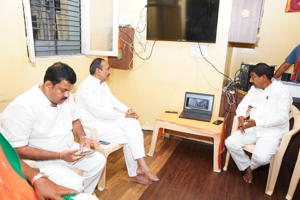Eatala_Rajender's tweet image. Watched 124th episode of Hon'ble PM Shri @NarendraModi Ji's #MannKiBaat along with karyakartas today earlier.