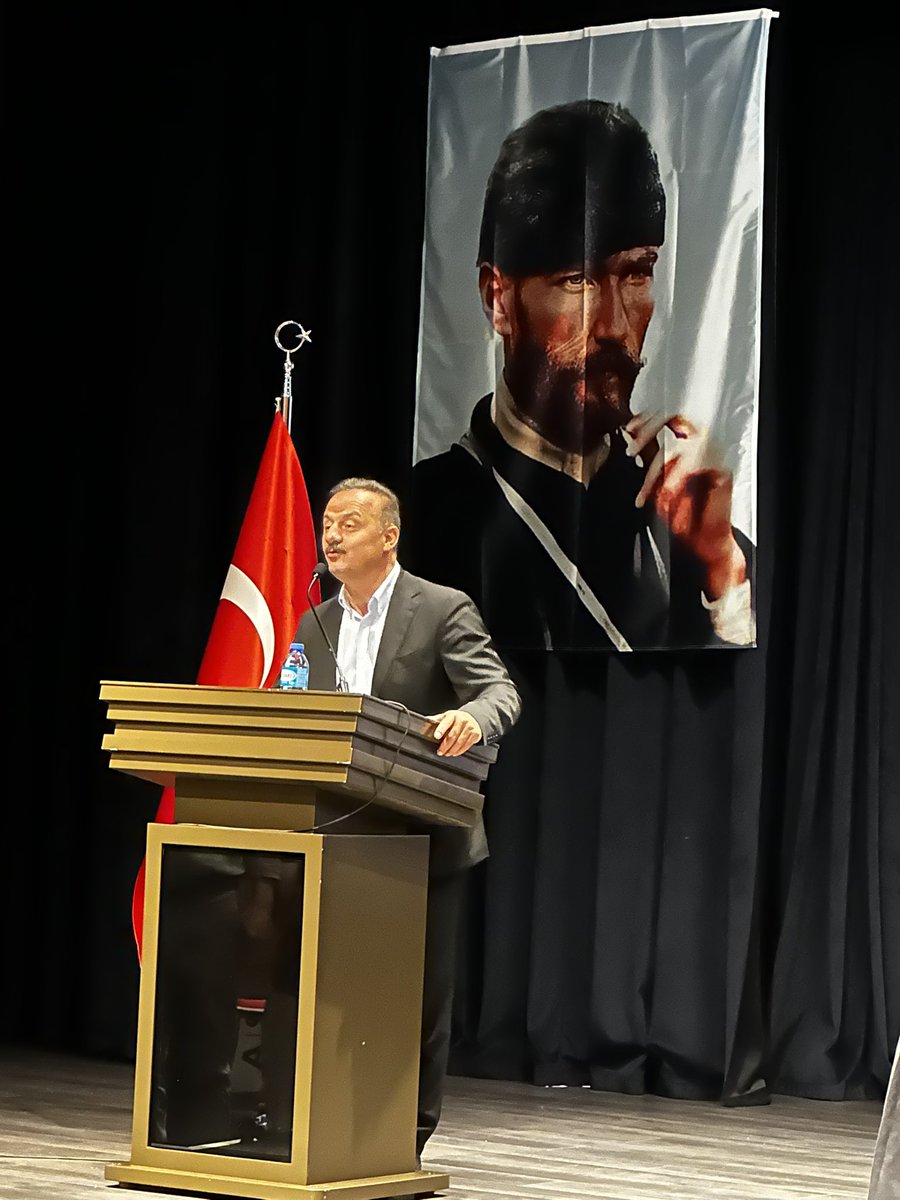 Anahtar Parti Maltepe İlçe Kongremizi büyük bir coşku ve kararlılıkla tamamladık. Her geçen gün büyüyen ailemizle, Türkiye’nin anahtarını milletin iradesine teslim edeceğiz!
<a href="/yavuzagiraliog/">Yavuz Ağıralioğlu</a> 
#YavuzAğıralioğlu 
#Anahtarparti 
#birsenkaldın