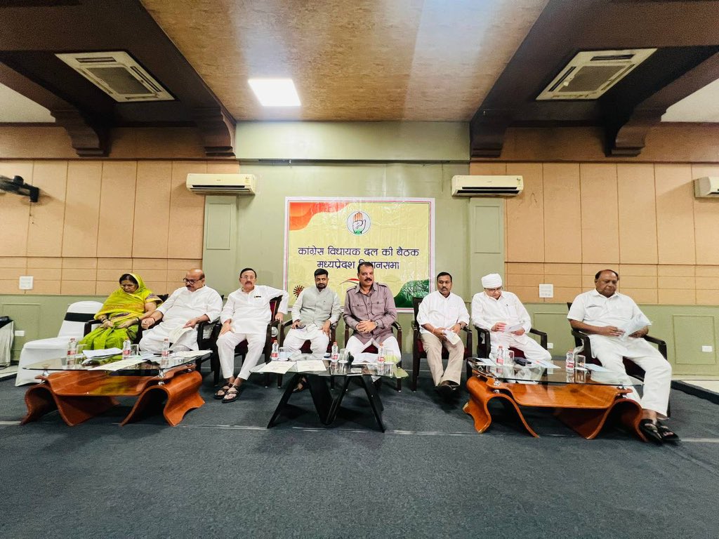 INCMP's tweet image. मध्यप्रदेश विधानसभा का मानसून सत्र कल 28 जुलाई से प्रारंभ हो रहा है। इस सत्र को लेकर आज नेता प्रतिपक्ष श्री उमंग सिंघार जी की अध्यक्षता में कांग्रेस विधायक दल की महत्वपूर्ण बैठक आयोजित की गई।
बैठक में आगामी सत्र के लिए रणनीति तैयार की गई, जिसमें जनहित से जुड़े मुद्दों को…