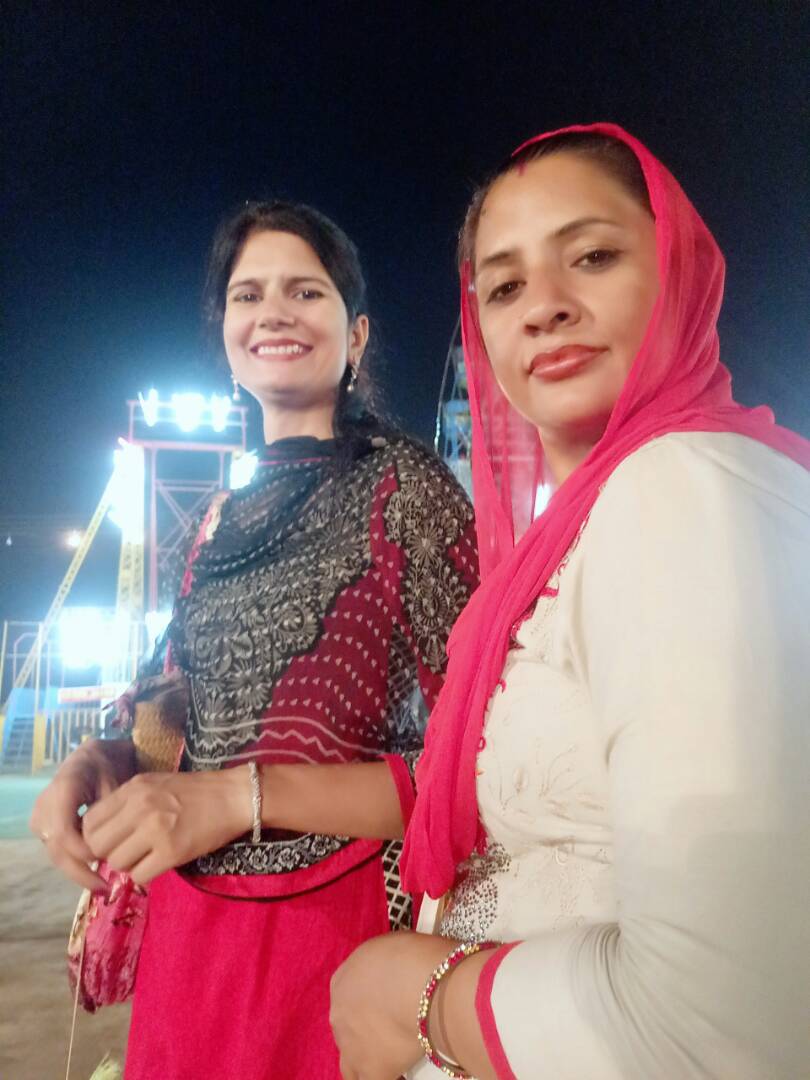 SonikaIndia's tweet image. With Bhai &amp;amp; Bhabhi

#Pardeep Judge #SumanJudge #Sonika Chauhan