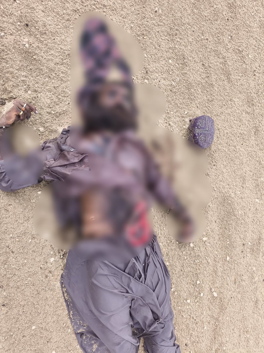 Abbasbugti52's tweet image. فتنہ الہندوستان کے دہشت گردوں کی جانب سے بلوچ نسل کشی جاری ہے۔
آج ڈیرہ بگٹی کے علاقے ککی میں بی آر اے کے دہشت گردوں نے دادن ولد موسیٰ مندوانی بگٹی کو بےدردی سے شہید کر کے لاش ویرانے میں پھینک دی۔
یہ کوئی پہلا واقعہ نہیں—دہشت گرد تنظیم آئے روز کسی نہ کسی معصوم بلوچ کا خون مانگ رہی…