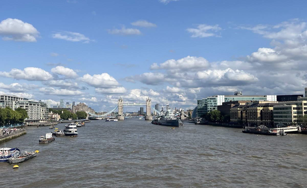 infosecmo's tweet image. Born and raised in London Town but still stop for a pic of a bridge from a bridge. The one I was on wasn’t falling down.
Tower Bridge the best of them all.