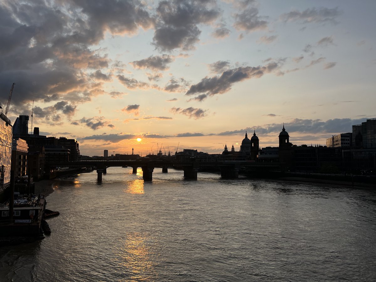 infosecmo's tweet image. Born and raised in London Town but still stop for a pic of a bridge from a bridge. The one I was on wasn’t falling down.
Tower Bridge the best of them all.