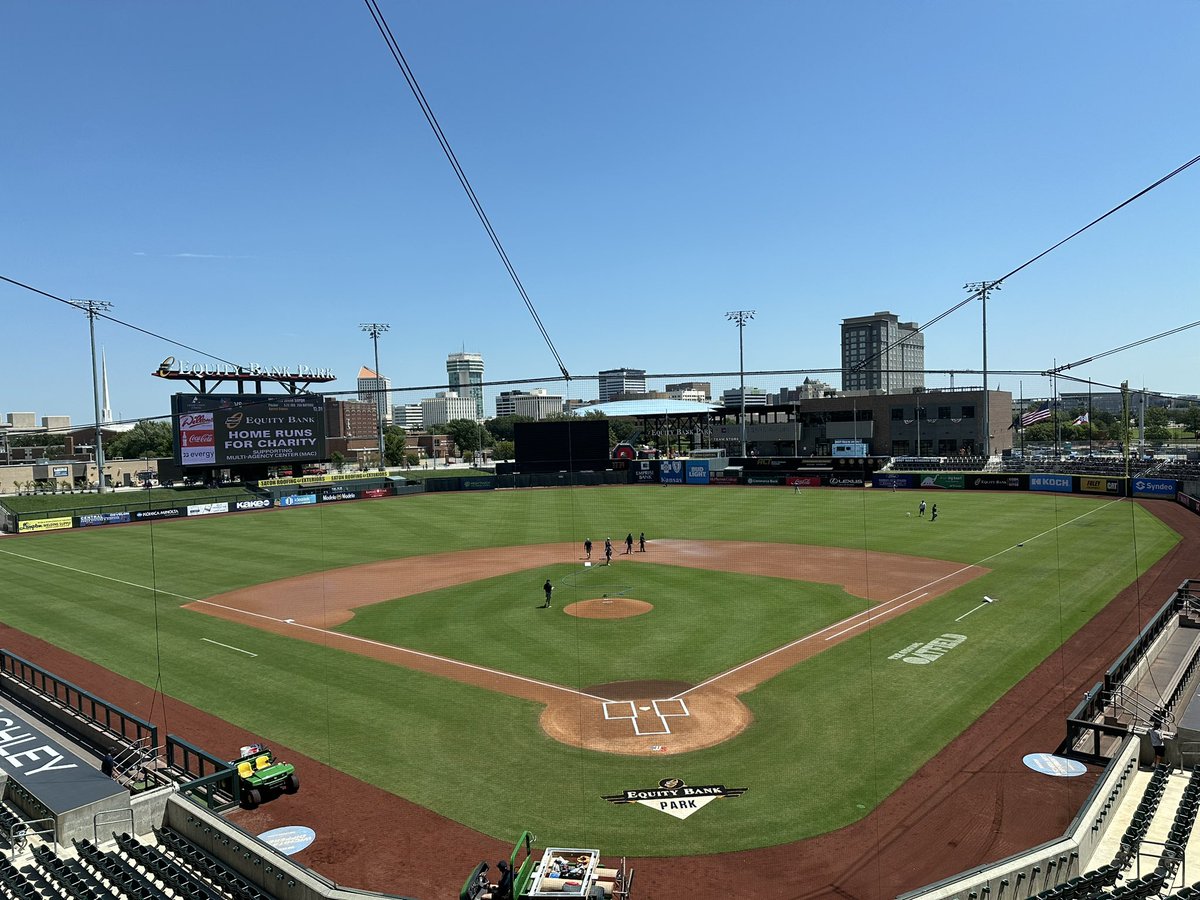 desantis72_kyle's tweet image. The @WindSurgeICT finish their homestand against @RidersBaseball on a Sunday matinee.
@MrTimGrubbs and I are on the air at @ESPNWichita to talk about the last game at Equity Bank Park before Tim makes his Major League debut at 1:05 PM.
📻: player.amperwave.net/8766