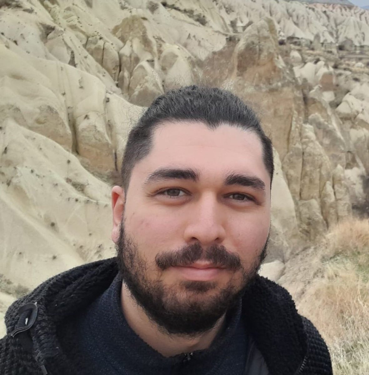 Fotoğraftaki kişi oğlum Samet Özgül.

Trafikte uyardığı 3 kişi tarafından canice boğazından bıçaklanarak katledildi!

🔴 20 suç kaydı olan 2 kişi serbest bırakıldı!
🔴 Baş failin “pişmanım” sözüyle müebbeti 25 yıla indirildi!
🔴 Yargıtay, adaletsiz kararı onadı!

Bu kararı kabul