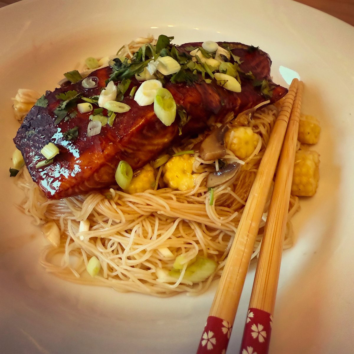 16 wants to eat salmon most days so I’m trying to come up with 100 different ways to do it. Number 3 went down very well. Loosely based on red braised pork, with garlicky sesame noodles. Bloody tasty.