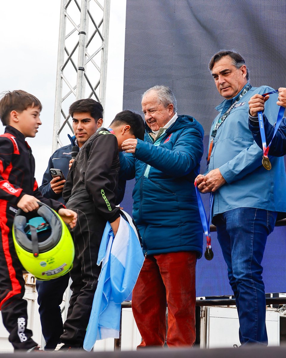 Nuestro Presidente Miguel Ángel Mujica participó de la ceremonia de premiación del Sudamericano de Karting, evento llevado a cabo en Tiltil.