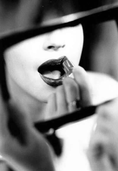 danabi_b's tweet image. Quando voglio sembrare intelligente, taccio.
Quando voglio sembrare intelligentissima, taccio e sorrido.
#iocosi
#Sera
DaniB🖤