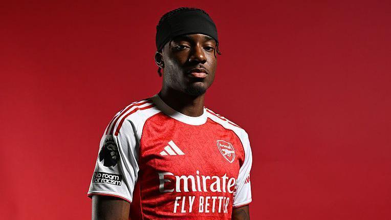 CompleteSportNG's tweet image. Myles Lewis-Skelly welcomes Noni Madueke, confident his direct style will strengthen Arsenal this season. completesports.com/maduekes-quali…