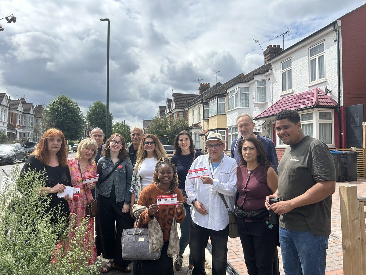 enfield_labour's tweet image. Just some of our activists out all over Enfield this week on the #LabourDoorstep. We’re out all year round speaking to people about how we’re making Enfield cleaner, safer and fairer and lots of people have taken the time to tell us we’ve got their vote next May!