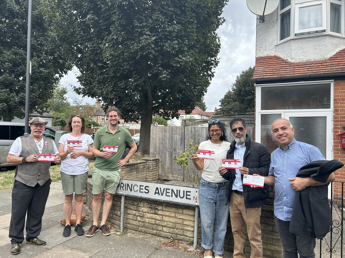 enfield_labour's tweet image. Just some of our activists out all over Enfield this week on the #LabourDoorstep. We’re out all year round speaking to people about how we’re making Enfield cleaner, safer and fairer and lots of people have taken the time to tell us we’ve got their vote next May!