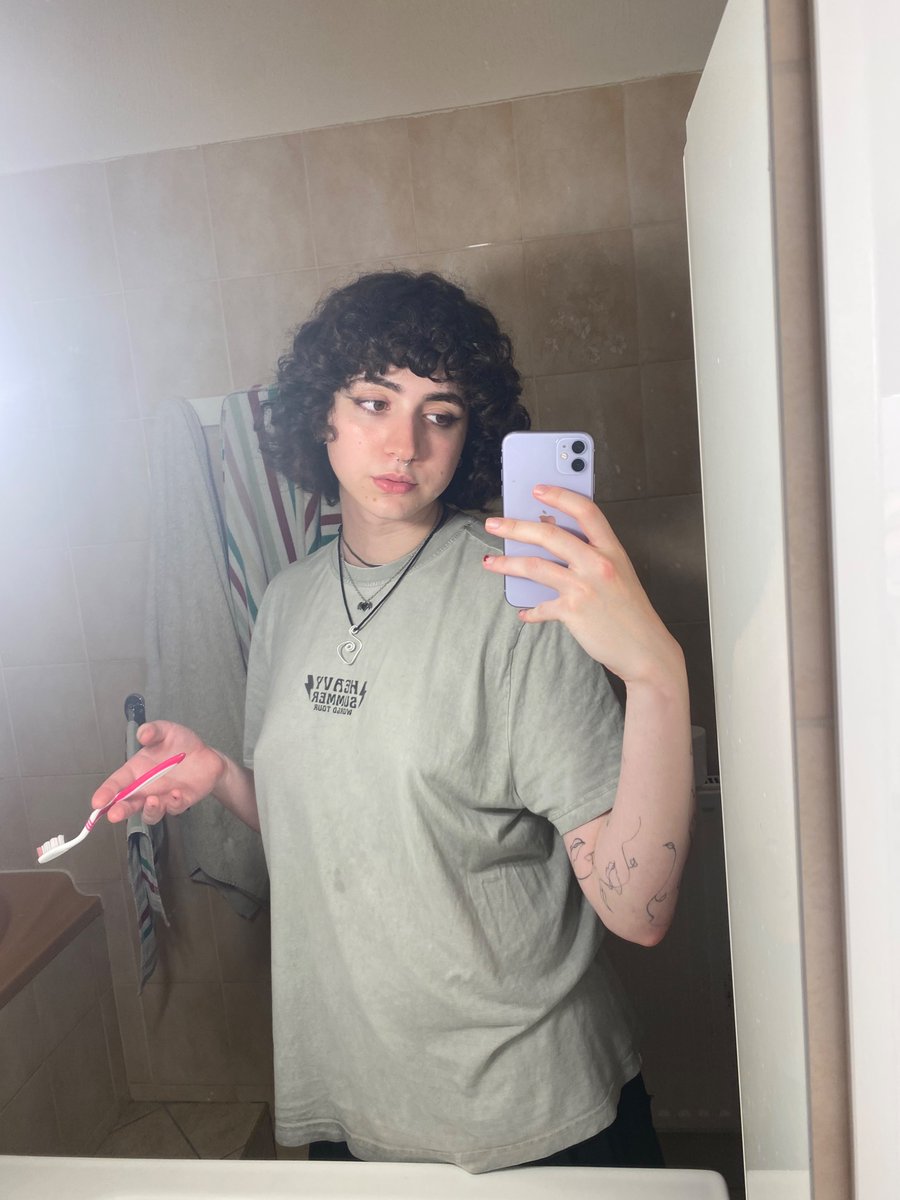 bbbulle's tweet image. Brushing the teeth #LGBTQIAEndOfJuly