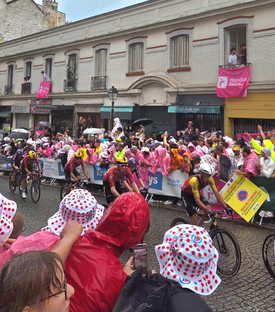 🇫🇷🚲 Ce dimanche, Paris accueillait une fois de plus l’arrivée du Tour de France, un moment fort de notre été, à la fois sportif, populaire et fédérateur !

Chaque année, le Tour rassemble, inspire, unit les générations et les territoires. Quelle joie, un an après les Jeux, de