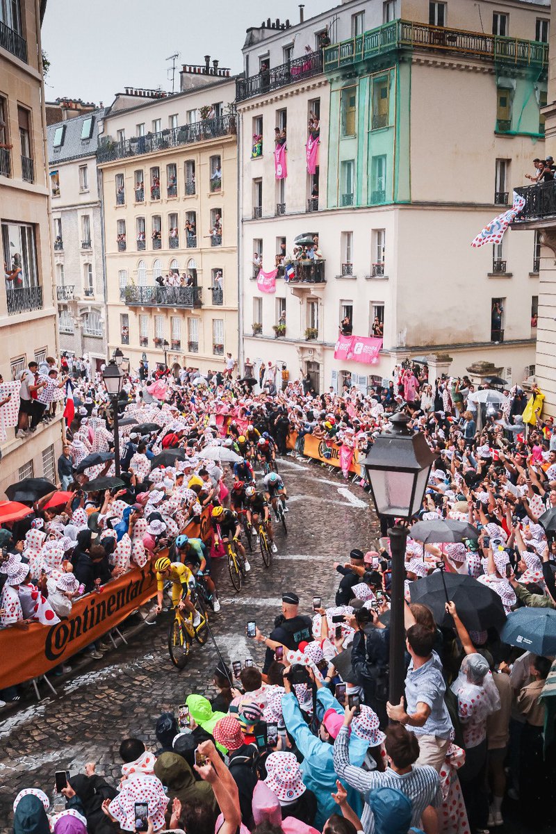 La beauté, l’effort, la ferveur : c’est la France !

Bravo à <a href="/TamauPogi/">Tadej Pogačar</a> pour cette quatrième victoire du Tour. Un Tour de France s'achève, un autre a déjà commencé : bonne route et bonne chance à toutes les coureuses.