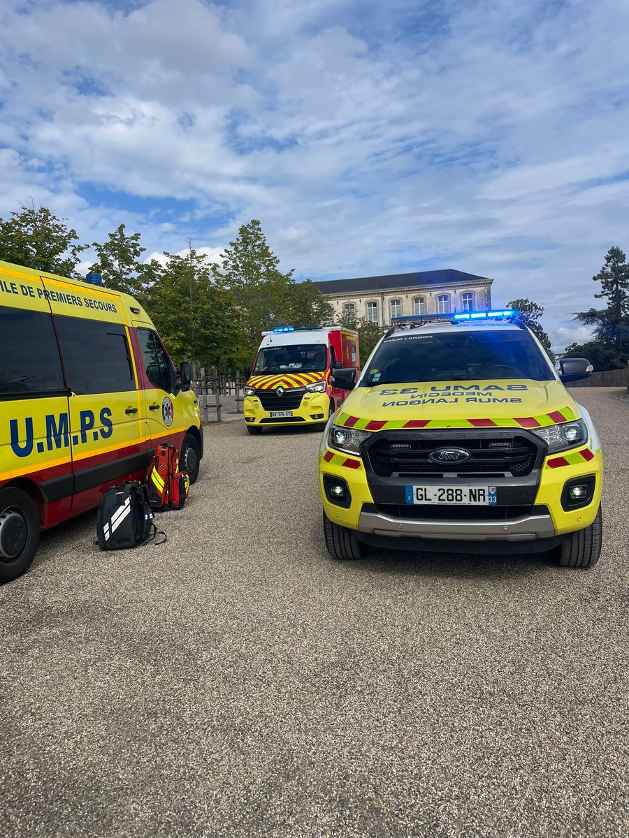🚨 #Intervention en cours

Sur le secteur <a href="/LareoleMaville/">La Réole ma Ville</a>, lors d'un festival, et face à une #détresse vitale, l'équipe a demandé un #renfort des #secours publics.

<a href="/PompiersFR/">Pompiers de France</a>
#samu33