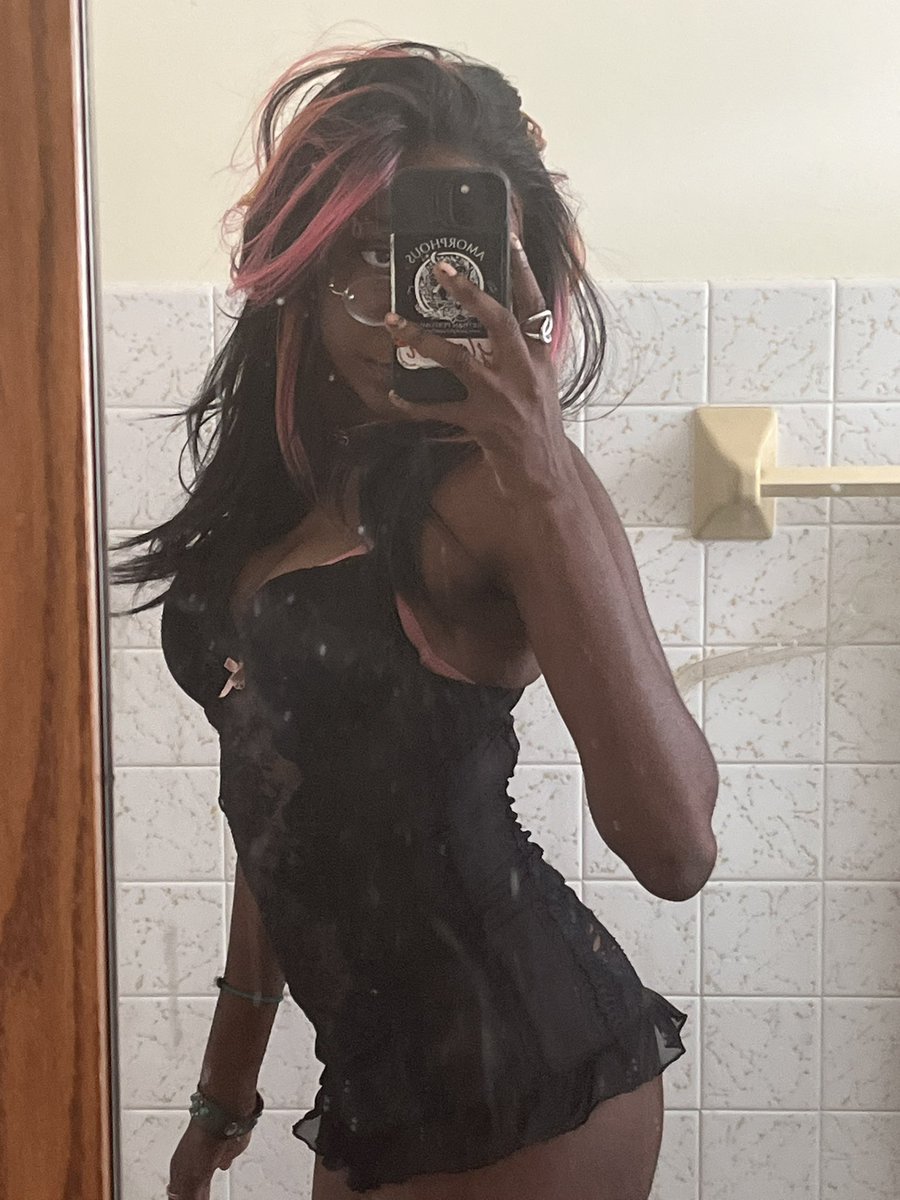 abellabuni's tweet photo. i ask for a pillow fight wyd? https://t.co/AFWAJ0mm8C