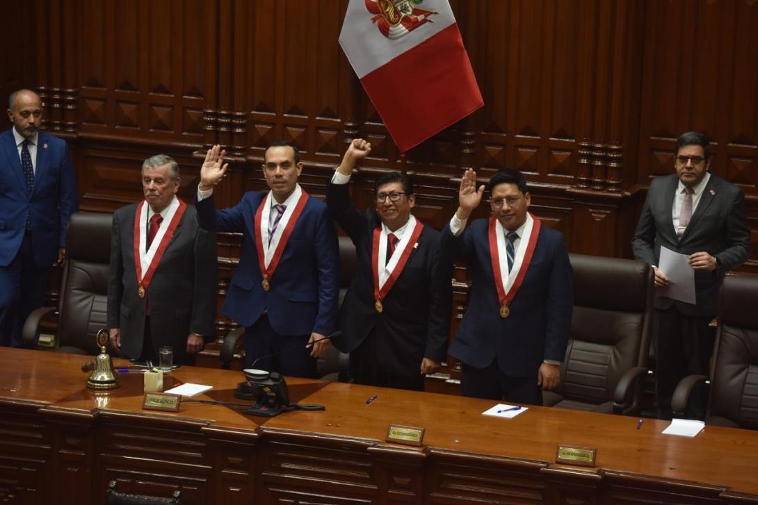 FCPeru7's tweet image. ELIGIERON AL BRAZO DERECHO DE VIZCARRA
MIENTRAS ESTÉ FUERZA POPULAR Y APP EN EL CONGRESO, CUALQUIER COSA PUEDE PASAR.
SON PARTIDOS QUE HAN PERDIDO EL SENTIDO DE LA ÉTICA, DE LA MORAL Y SÓLO BUSCAN LA CONVENIENCIA.
HAN ELEGIDO COMO PRESIDENTE A ALGUIEN QUE VA A DESLUCIR EL…