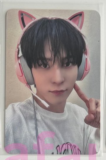 minkihole's tweet image. pretty little kitten streamer yh wearing a little frilly pink skirt getting ate out by mg under his desk as he tries so hard to keep his focus:(((