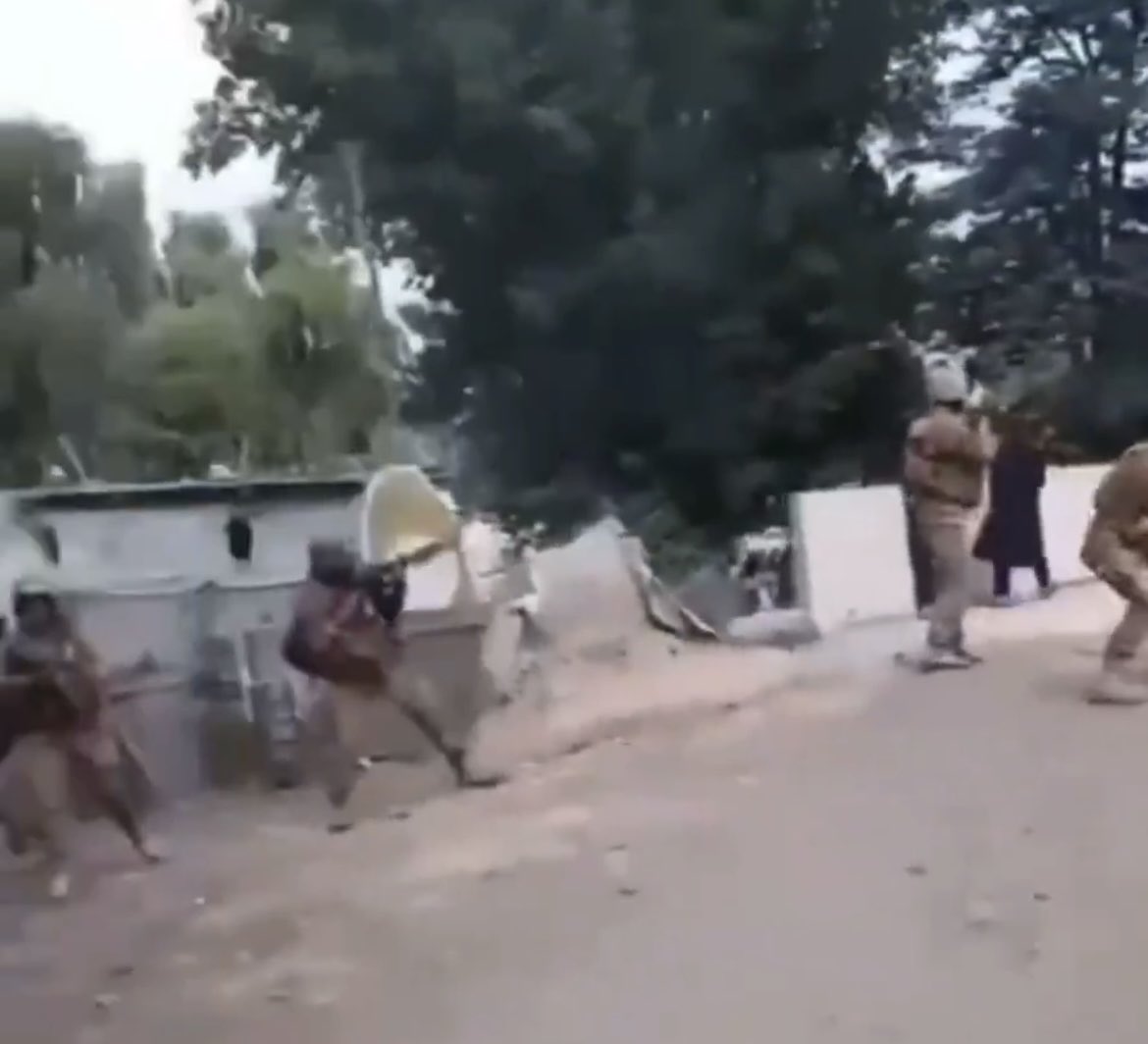 Abuzar_ii's tweet image. Now tell me when these 4 rats are smoked somewhere in an IED blast do I have to feel sorry for them or piss on their graves n insult their parents for the lowlife vermins they brought into this world

No sympathy BLA n TTP should smoke these cunts wherever they can