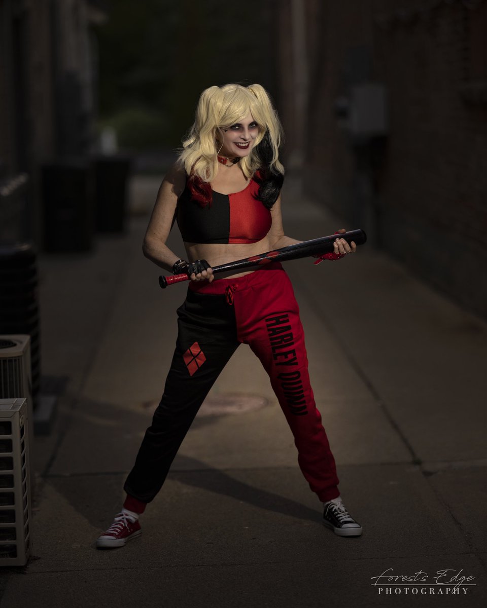 It’s #sweatpantssunday here, a day of rest for me… so here’s my sweatpants #HarleyQuinn. She perfectly captures how I feel right now, comfortable but ready to take on the world as needed.

#harleyquinncosplay #harley #harleycosplay #dccomics #cosplay #villain #gothamcity