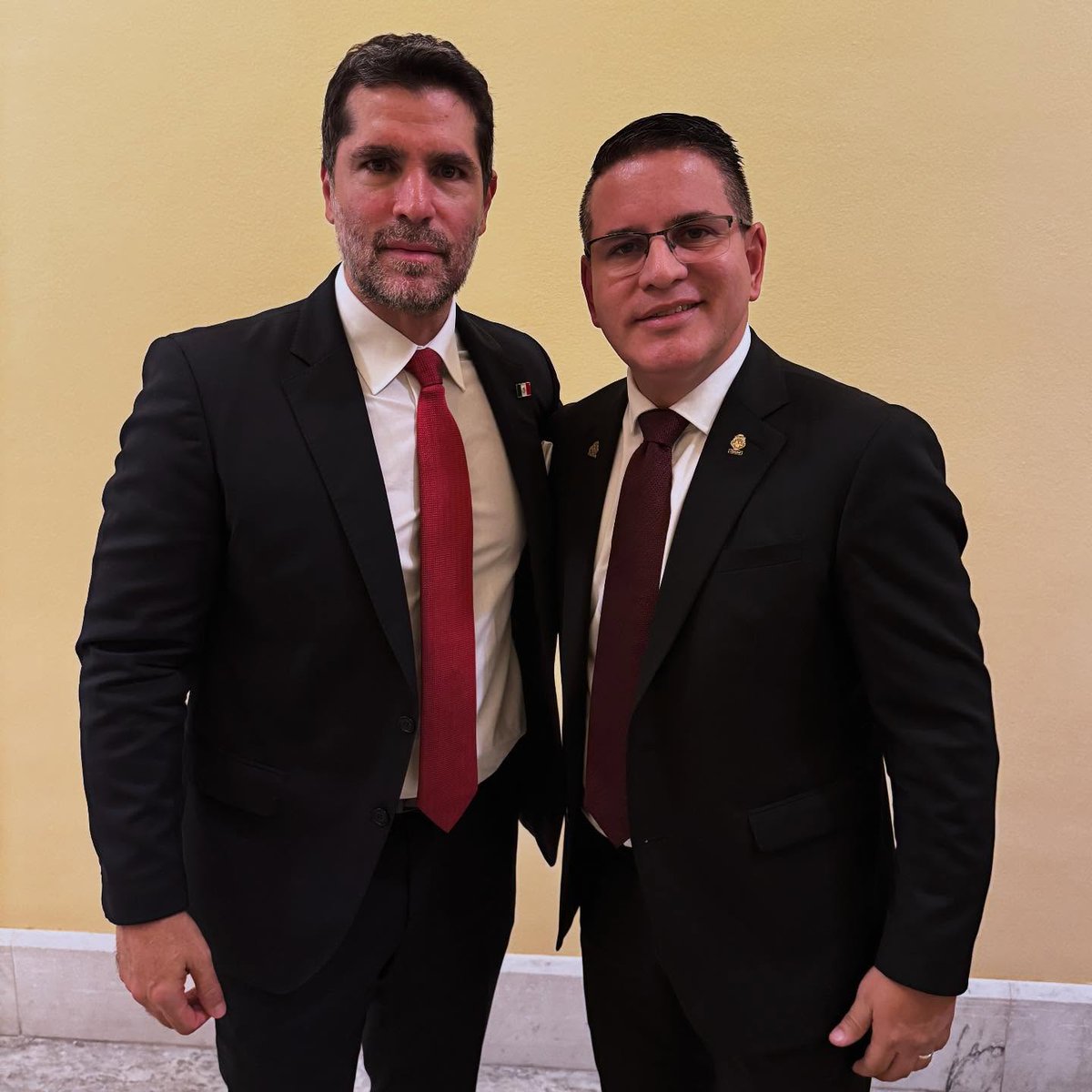 Fabricio Alvarado (@fabrialvarado7) on Twitter photo Conexiones extraordinarias en Washington D.C.
@MercedesSchlapp y @MSchlapp de <a href="/CPAC/">CPAC</a> y el actor, productor, político y amigo <a href="/EVerastegui/">Eduardo Verástegui</a>, de <a href="/CPACMexico/">CPAC México</a>. Conexiones extraordinarias en Washington D.C.
@MercedesSchlapp y @MSchlapp de <a href="/CPAC/">CPAC</a> y el actor, productor, político y amigo <a href="/EVerastegui/">Eduardo Verástegui</a>, de <a href="/CPACMexico/">CPAC México</a>.
