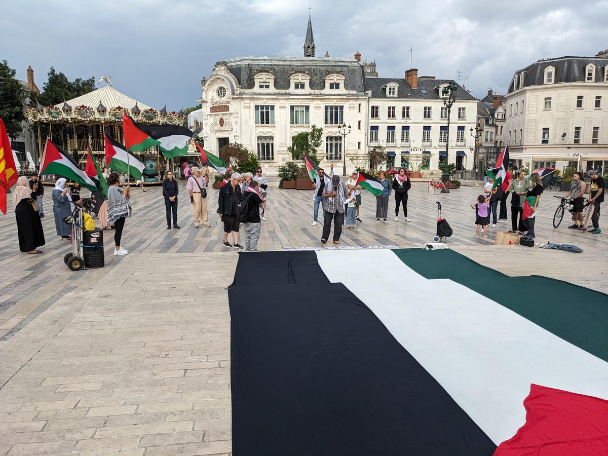 larep_fr's tweet image. Des militants mobilisés à Orléans pour réclamer la liberté des passagers du navire humanitaire qui faisait route vers #Gaza larep.fr/orleans-45000/…