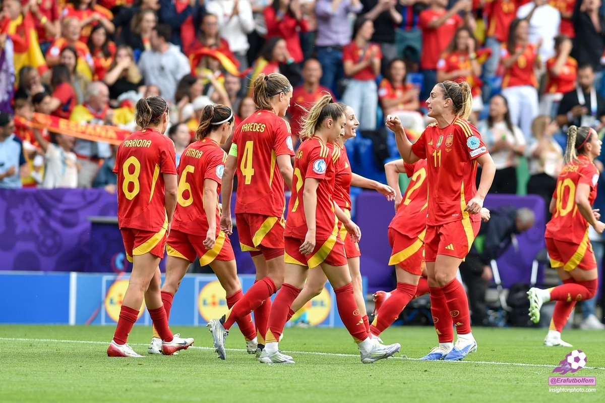 Erafutbolfem's tweet image. ⏰ Final del partido en St.Jacob Park

💥 Habrá prórroga para decidir el campeón de la #WEURO2025 tras un partido en el que España dominó en la primera parte, e Inglaterra reaccionó en la segunda para empatar

🏴󠁧󠁢󠁥󠁮󠁧󠁿 Inglaterra 1⃣➖1⃣ España 🇪🇸

🏴󠁧󠁢󠁥󠁮󠁧󠁿⚽️ Russo
🇪🇸⚽️ Mariona

📸…