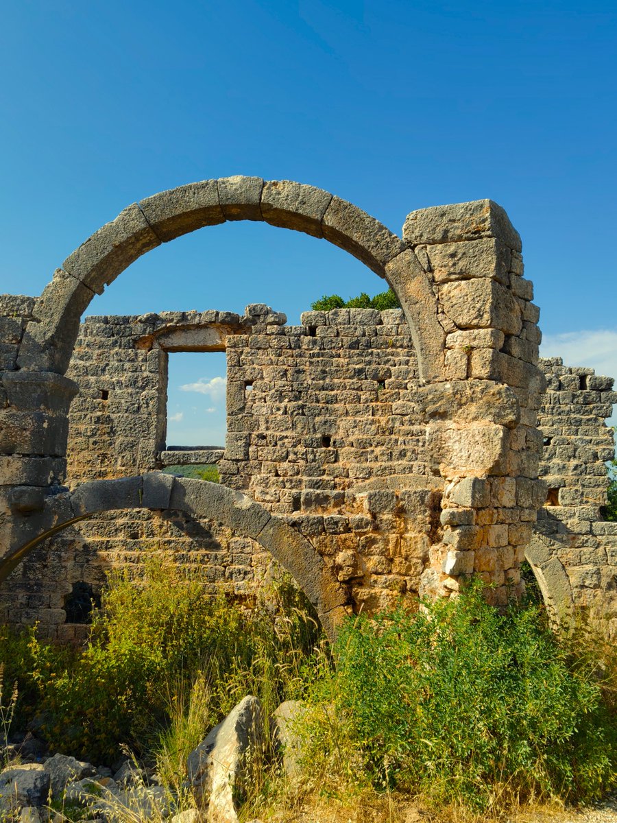 VoiceOfRuins14's tweet photo. Okuzlu: The Last Church on the Slope

Text and more photos:
https://t.co/iwT97206Wu

#VoiceOfRuins #DustOfTime #Okuzlu #Öküzlü #Erdemli #AncientCities #AbandonedPlaces #Archaeology #Byzantium #RuinsOfTurkey #OffRouteTurkey #ChurchOnTheSlope #CisternOfMemory #BasilicaWithoutFaith https://t.co/T4qs7xJuFK