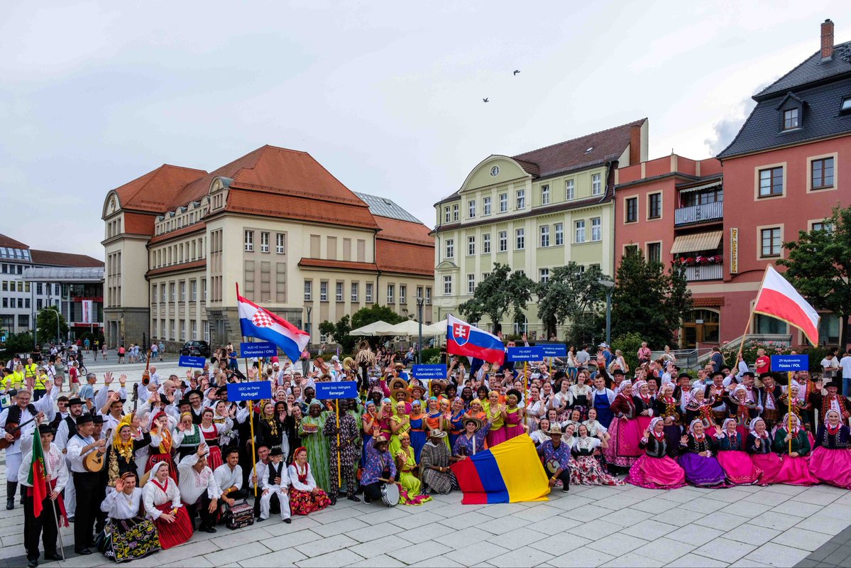 NacionsSEstat's tweet image. La minoria nacional sorab d&apos;Alemanya
celebra el 15è Festival Folkloric Internacionalamb 500 figures culturals sòrabs per presentar un programa colorit i variat als visitants del festival a Łužica, Budyšin, Drachhausen i Crostwitz.

domowina.de/en/press-area/…