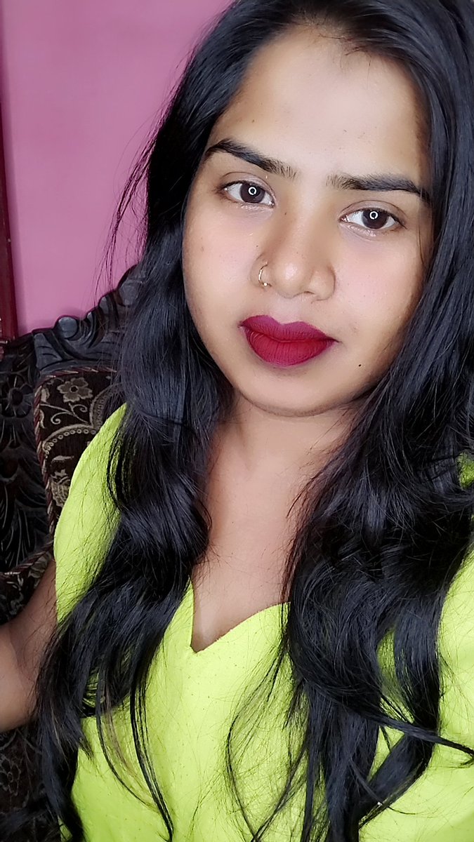 सेल्फी लेना आसान नहीं..