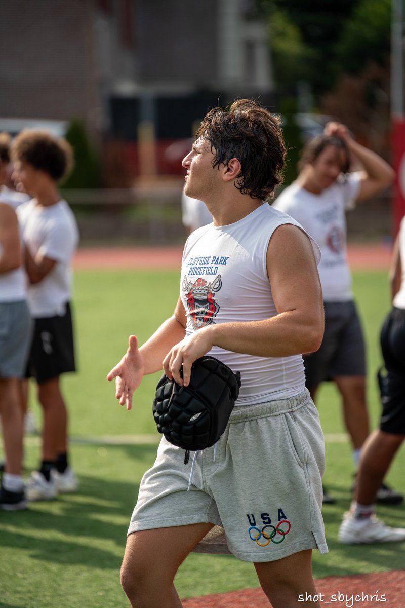 mfernandez0914's tweet photo. Focused. Disciplined. Locked In. Ready for the next opportunity. 
2027 HB/LB | 5’10 195lbs | 4.2 gpa | 
#FootballRecruiting #StudentAthlete #RecruitReady #LockedIn @247Sports @on3recruits https://t.co/rpJnxofQxz