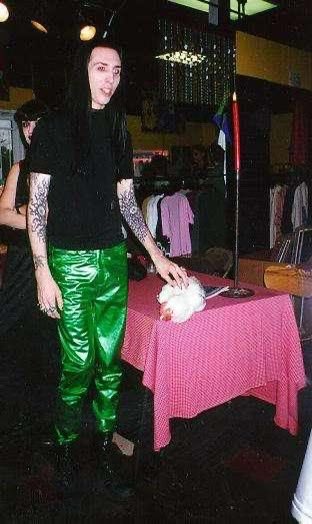 twinningevil's tweet image. Oh my god it’s the pet chicken Jeremiah or whatever from the long hard road out of hell