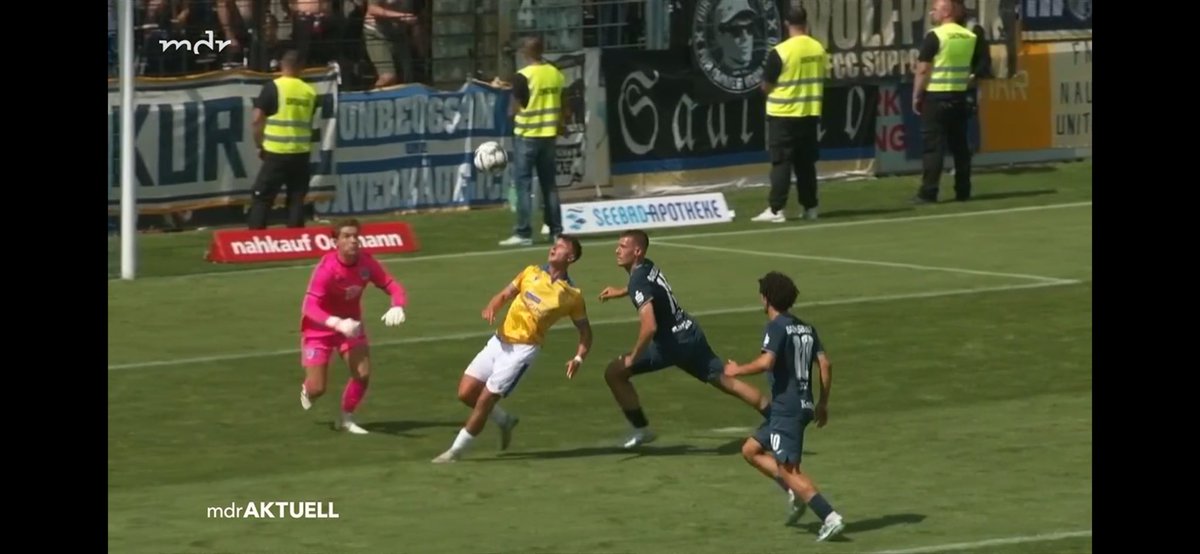 kinra's tweet photo. #Kacktor oder TdM von #Prokopenko? #SVBFCC @fccarlzeissjena https://t.co/kc3W7qYXwL