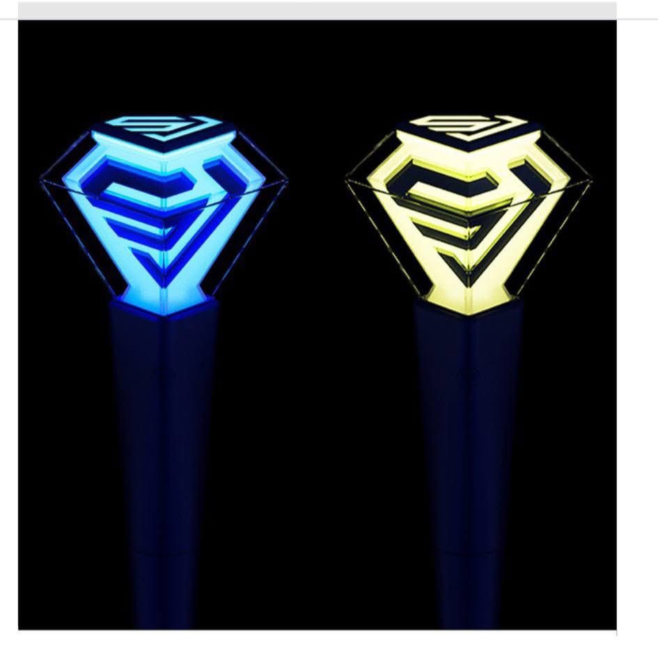 HATOcolombia's tweet photo. Hola si Alguna ELF Colombiana le interesa el Light Stick de Super Junior edición especial y no alcanzó a comprarlo.

Puede escribirnos un comentario y les contactamos por DM.

Tenemos disponibles para la venta a 350.000 COP con envío hasta Bogotá. https://t.co/AmBbDsMgts