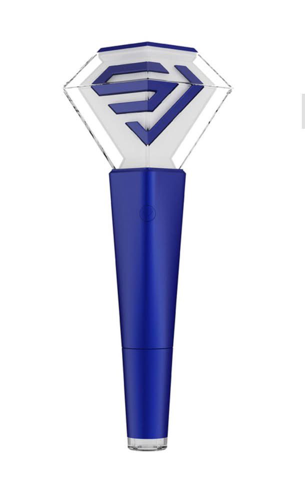 HATOcolombia's tweet photo. Hola si Alguna ELF Colombiana le interesa el Light Stick de Super Junior edición especial y no alcanzó a comprarlo.

Puede escribirnos un comentario y les contactamos por DM.

Tenemos disponibles para la venta a 350.000 COP con envío hasta Bogotá. https://t.co/AmBbDsMgts