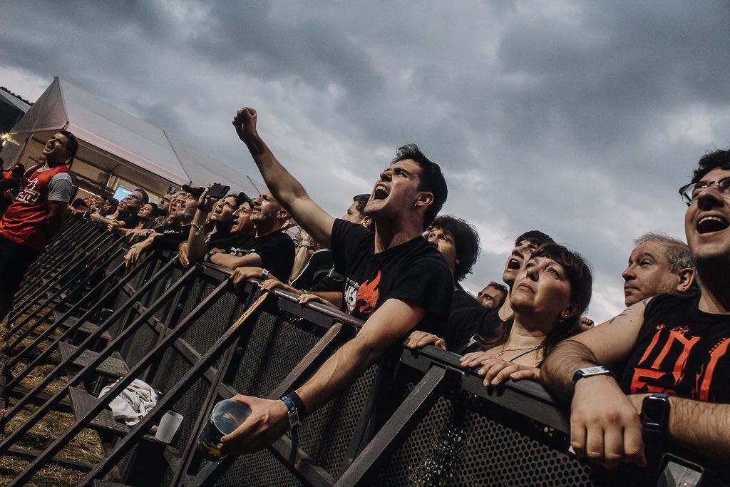 Milaka gaztek, azken  egunetan, Lakuntzako kale, plaza eta larreak, euskal preso eta iheslarien etxeratzearen aldeko aldarriz bete ditugu. 

Agur esan diogu hiltzeko jaio zen jaialdiari. Auzolanaren indarrez, askatasunera bultza egiten jarraituko dugu. 

Aske izateko jaioak gara!