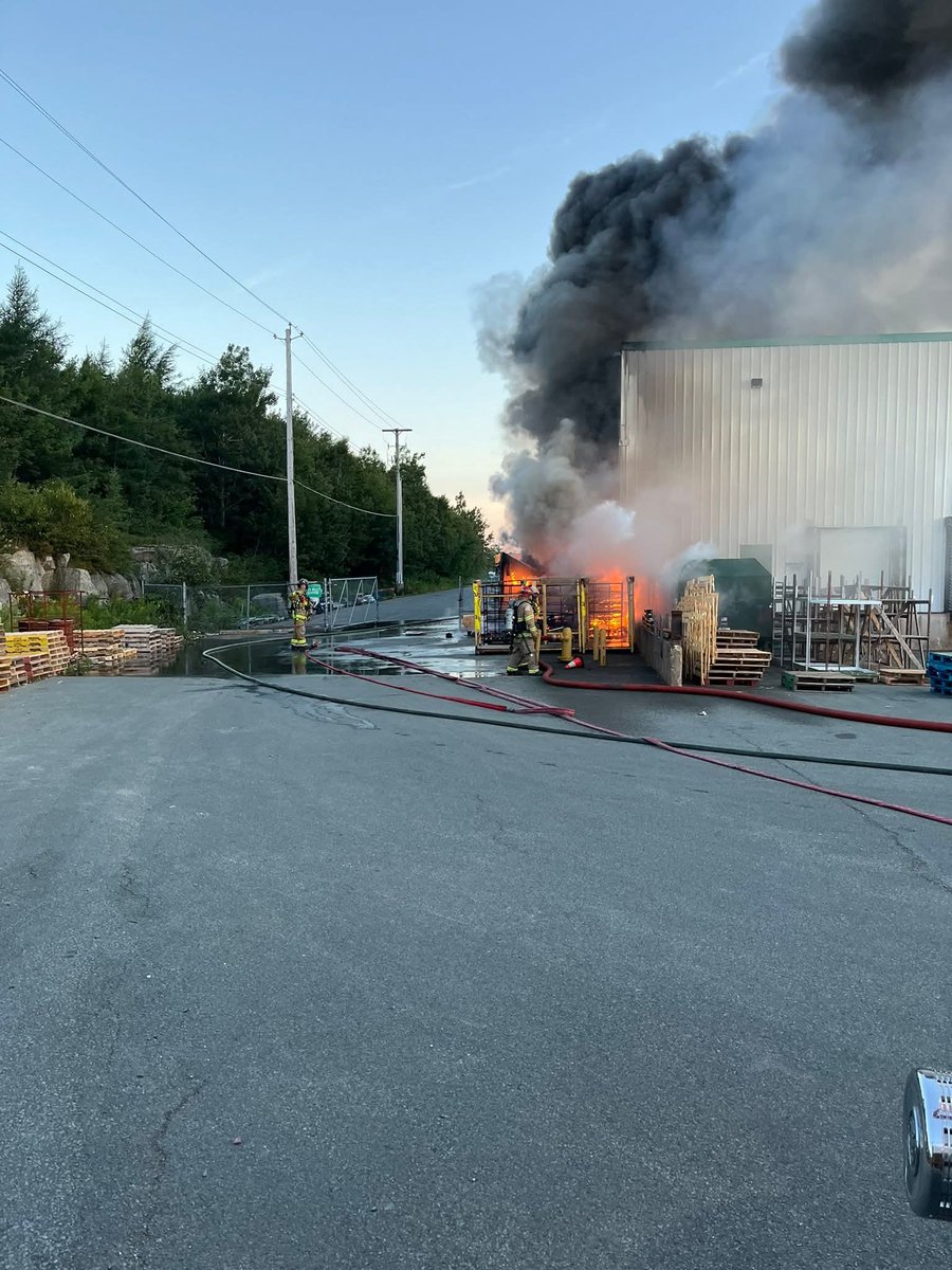 HfxMda's tweet image. (HPFF) EARLY MORNING FIRE – CHAIN LAKE
** Release
waterfrontmediahfx.the902hxir.ca/93334-2