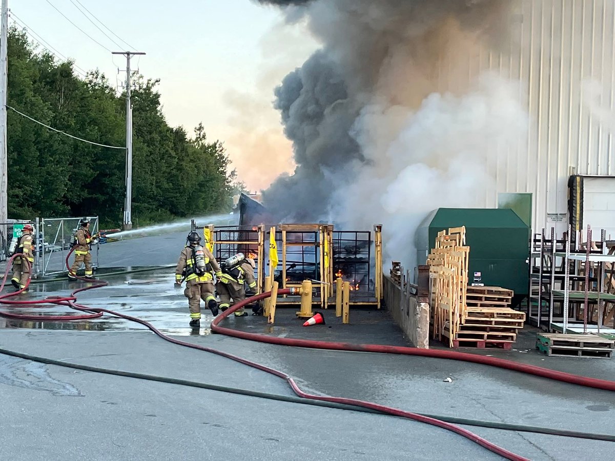 HfxMda's tweet image. (HPFF) EARLY MORNING FIRE – CHAIN LAKE
** Release
waterfrontmediahfx.the902hxir.ca/93334-2