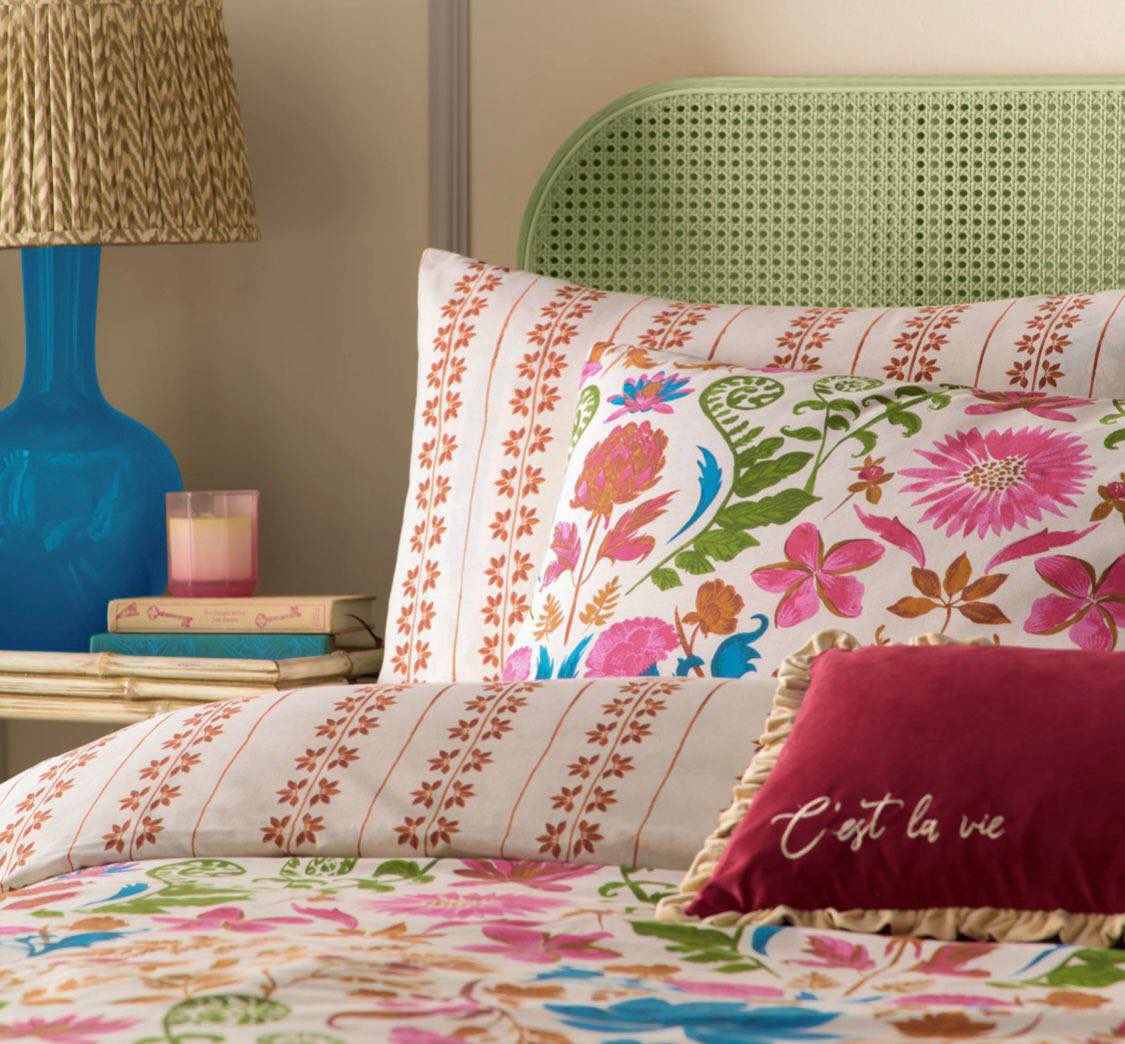 LumpyandFriends's tweet image. Curious Lotus Cover Sets 😍
Inspired by the gardens of India, the Curious Lotus duvet cover set is filled with intriguing exotic florals and fauna. Bright pinks, cobalt blues, and warm pecans intertwine to create an eye-catching print. Complete with an intricate striped reverse,…