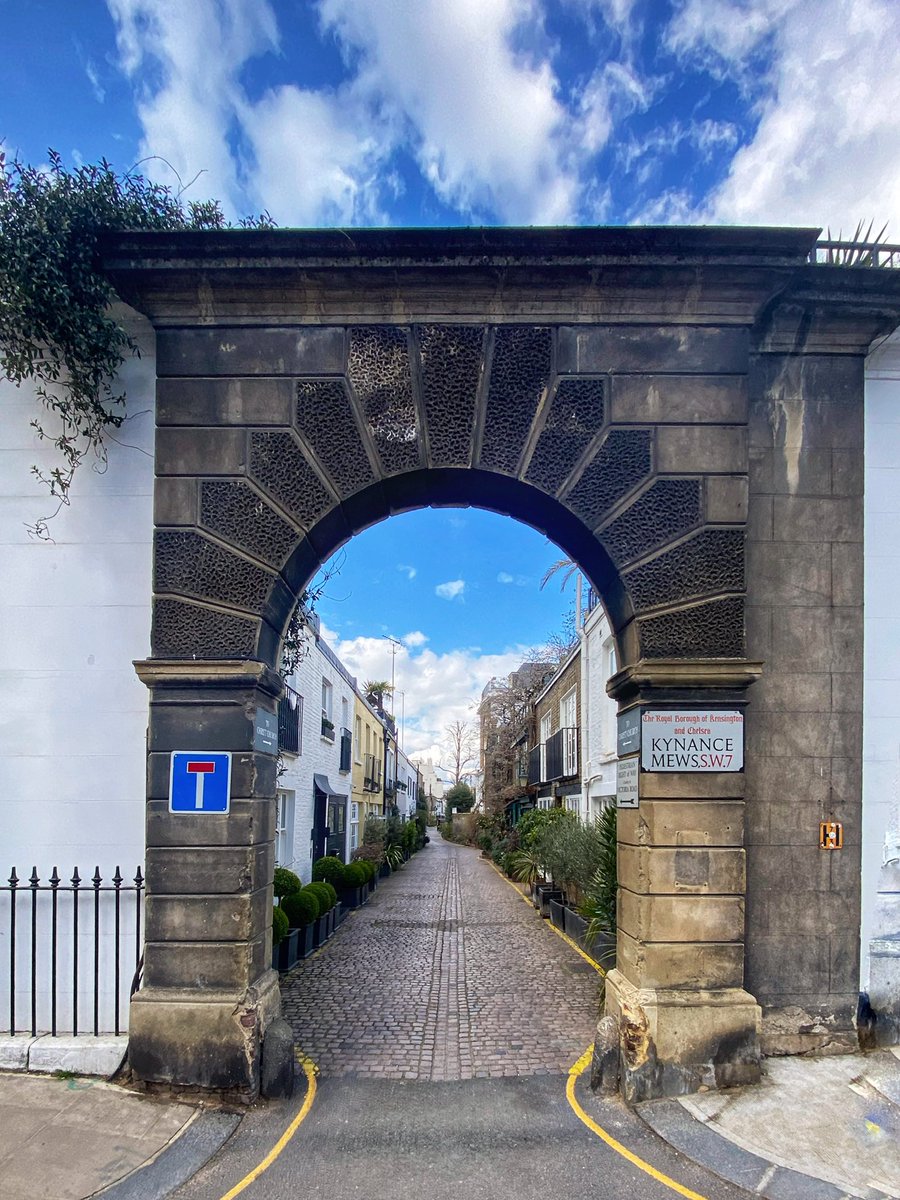 TimSmith2021's tweet image. Lost on the side streets of London…