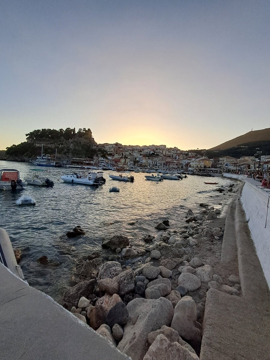 serspyros's tweet image. Καληνύχτα και καλό μας ξημέρωμα...
Ηλιοβασίλεμα στη Πάργα!