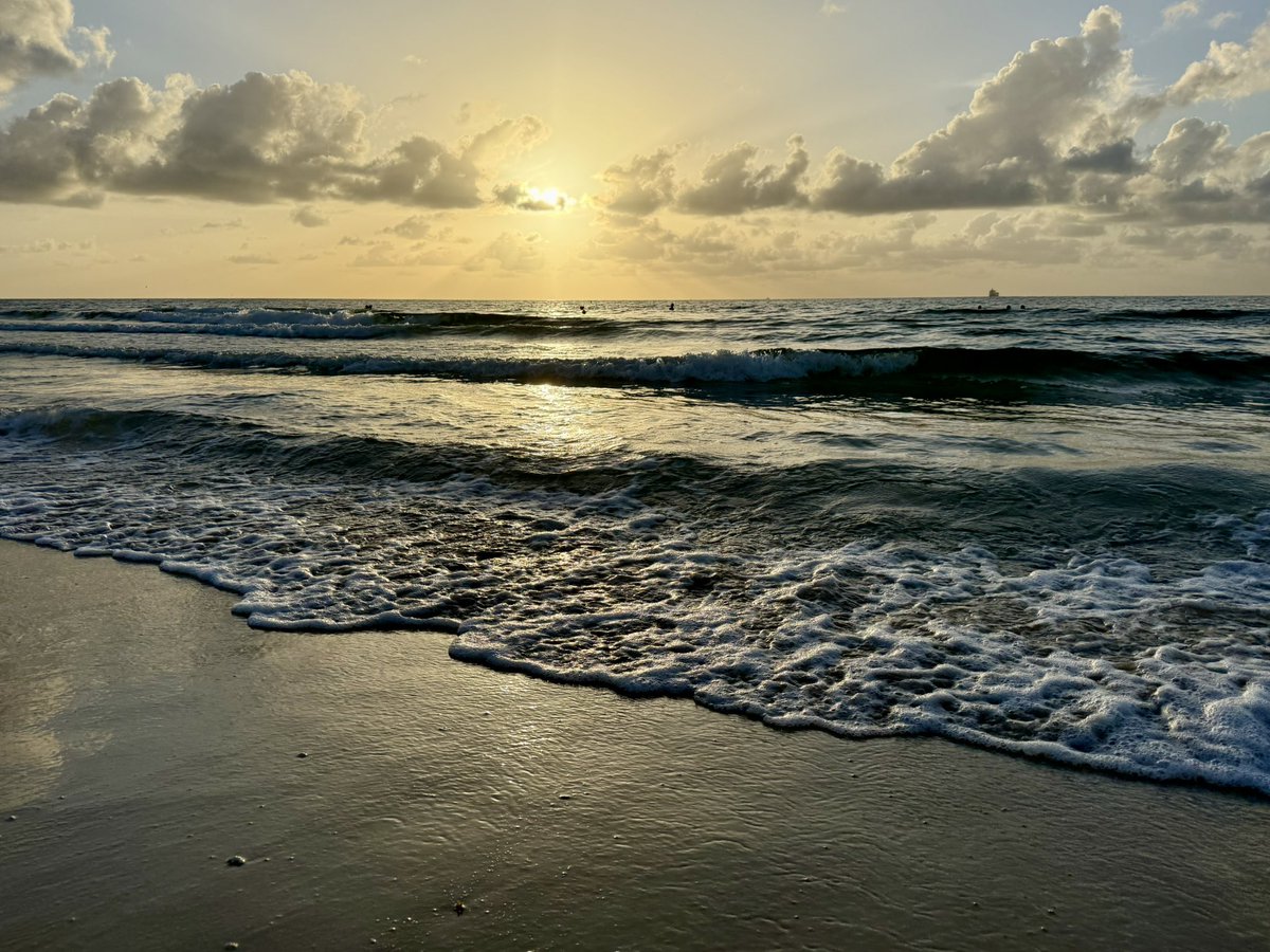 PaulaBTCEdge's tweet image. Happy Sunday Bitcoiners. Bitcoin awaits for all those who are ready 🧡