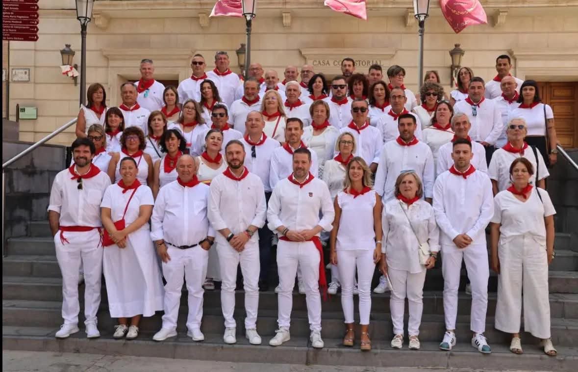 alextoquero's tweet image. Día de la merindad de #Tudela. Día de la #Ribera de #Navarra . Día de fuerza, unión, vencindad y amistad. Bienvenidos a todos/as a vuestra casa. Somos Ribera. Bienvenido también al alcalde de Tarazona, ciudad amiga.
